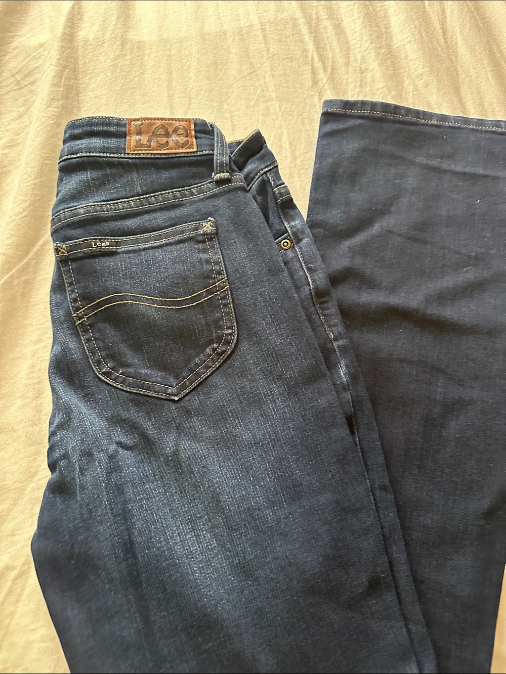 Lee Women’s Size 4 Regular Fit Bootcut Mid Rise Dark Wash Jeans